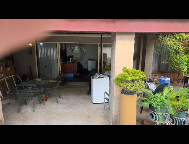2.10HA SMALLHOLDING FOR SALE IN WATERKLOOF AH